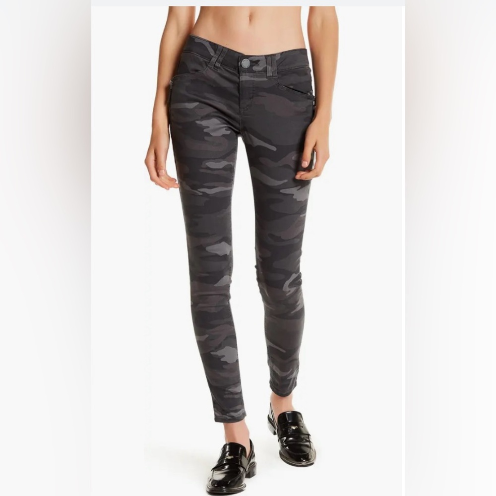 Women’s Democracy “Ab” Technology Gray Camouflage Stretch Jeans